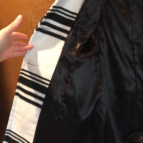 ❌SOLD❌ iZ Byer Warm Plaid Coat Small -EUC - Picture 8 of 8